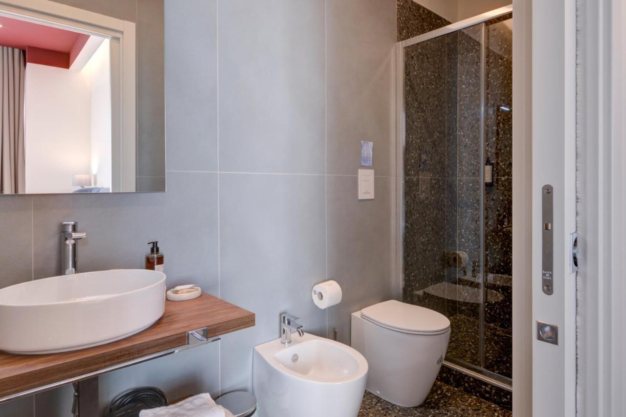 Well Suites - Piazza Dei Martiri Napoli Esterno foto