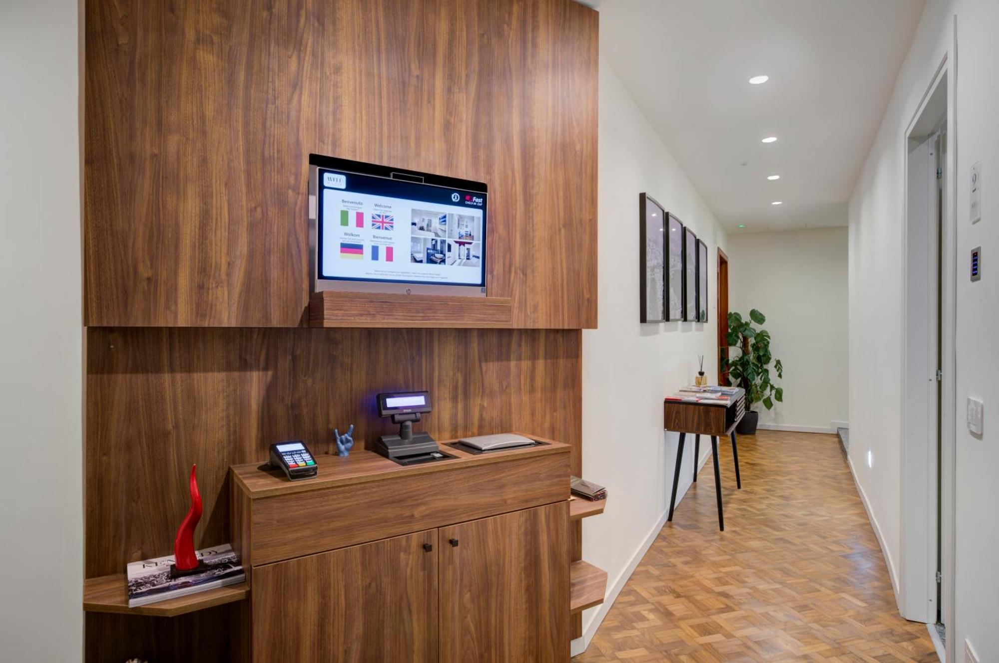 Well Suites - Piazza Dei Martiri Napoli Esterno foto
