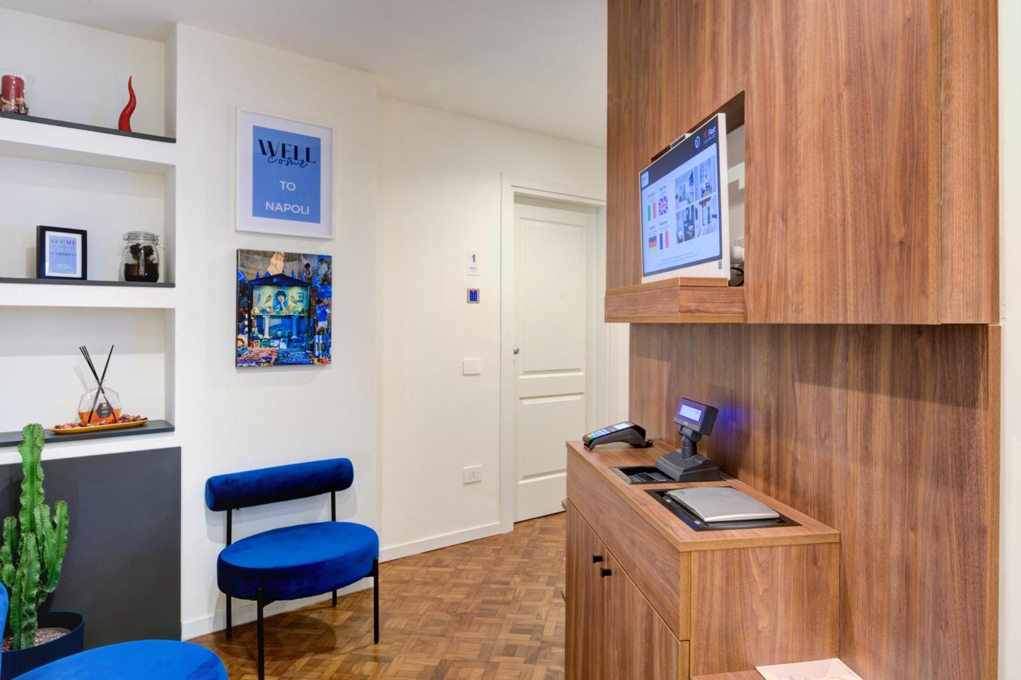 Well Suites - Piazza Dei Martiri Napoli Esterno foto