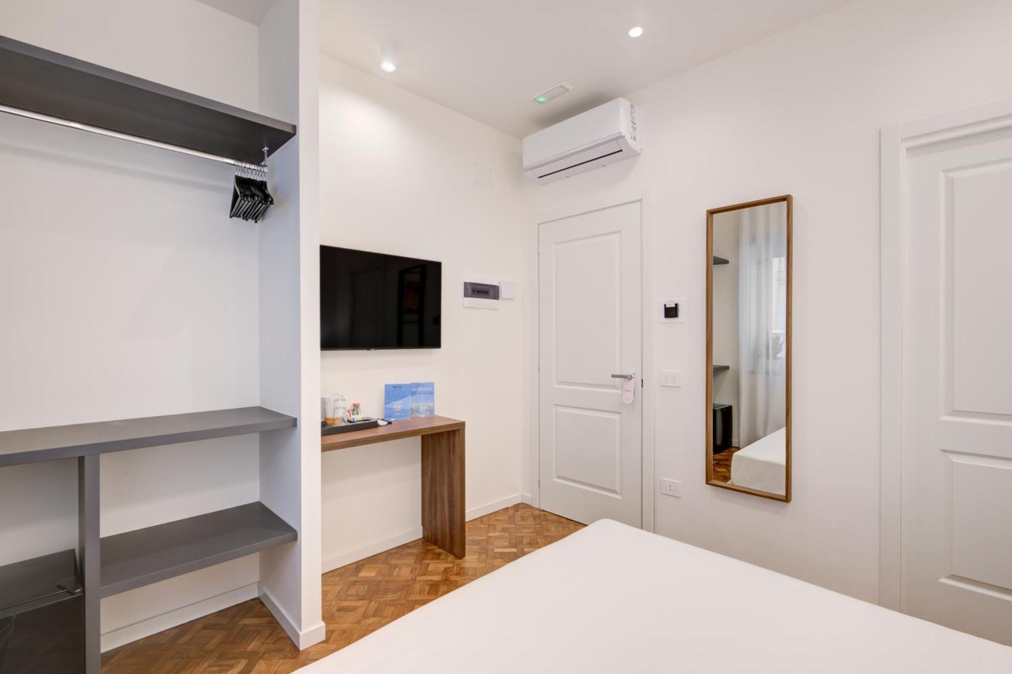 Well Suites - Piazza Dei Martiri Napoli Esterno foto