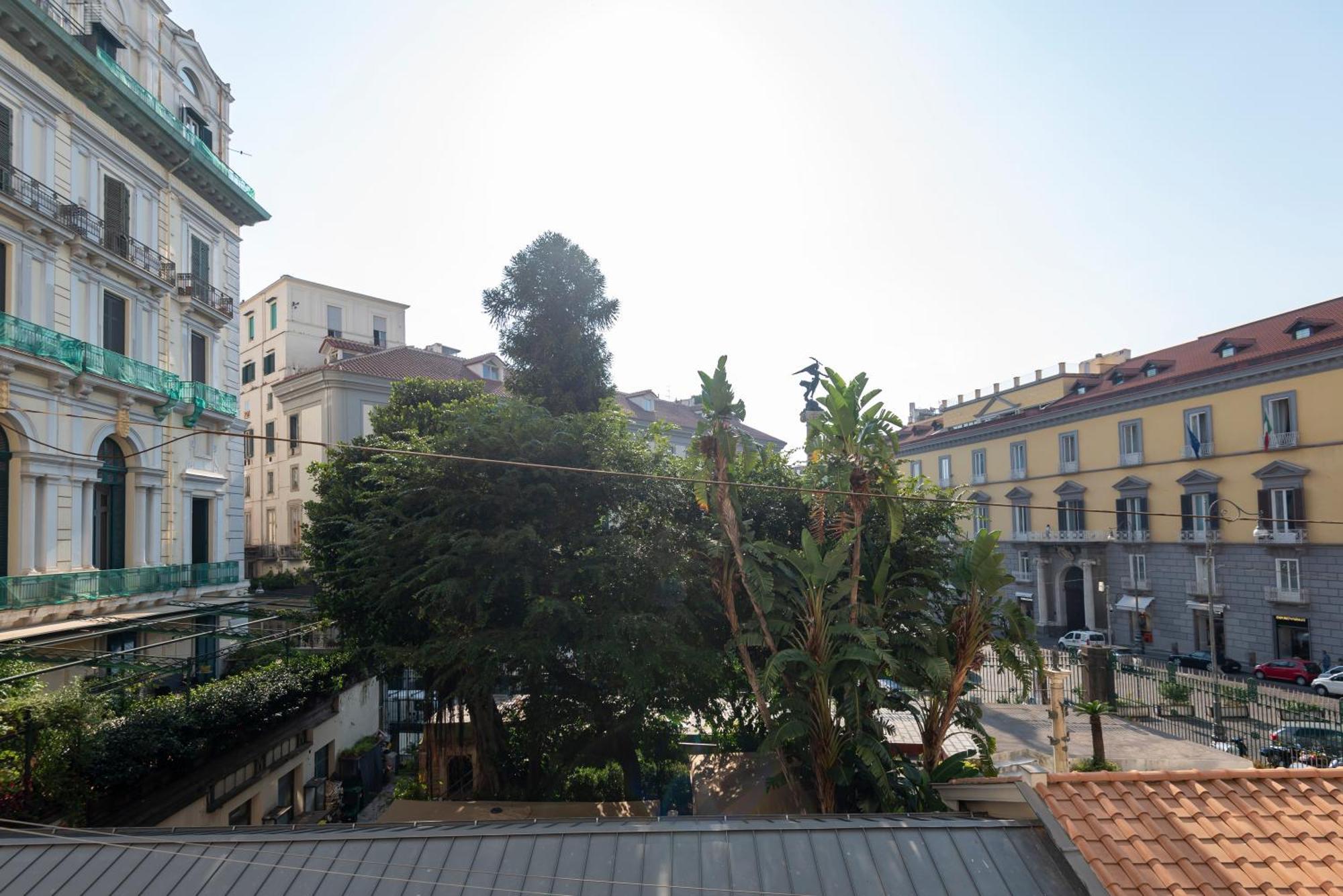 Well Suites - Piazza Dei Martiri Napoli Esterno foto