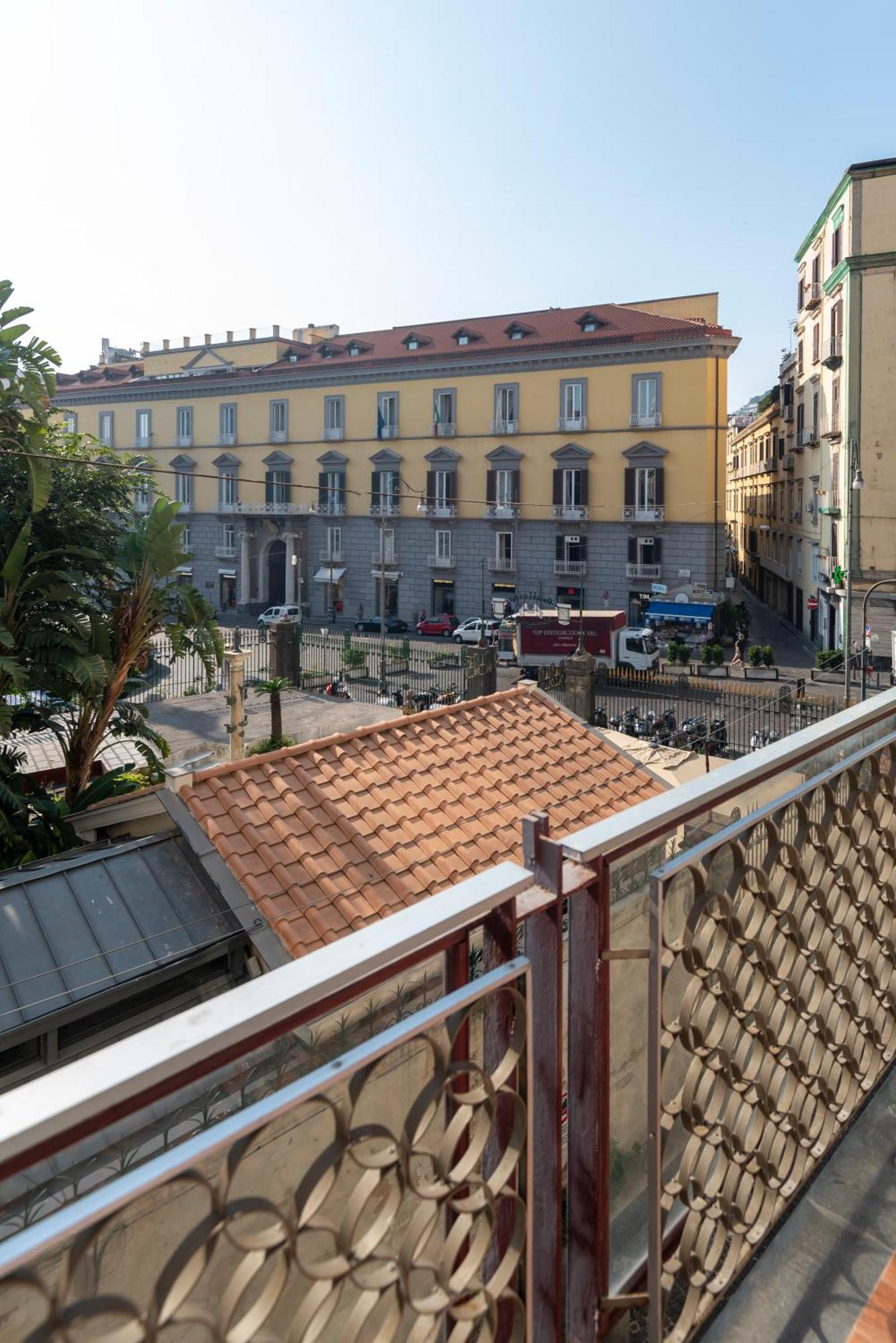 Well Suites - Piazza Dei Martiri Napoli Esterno foto